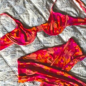 437 Flora tops :  multiple ways strapless and bikini with underwire